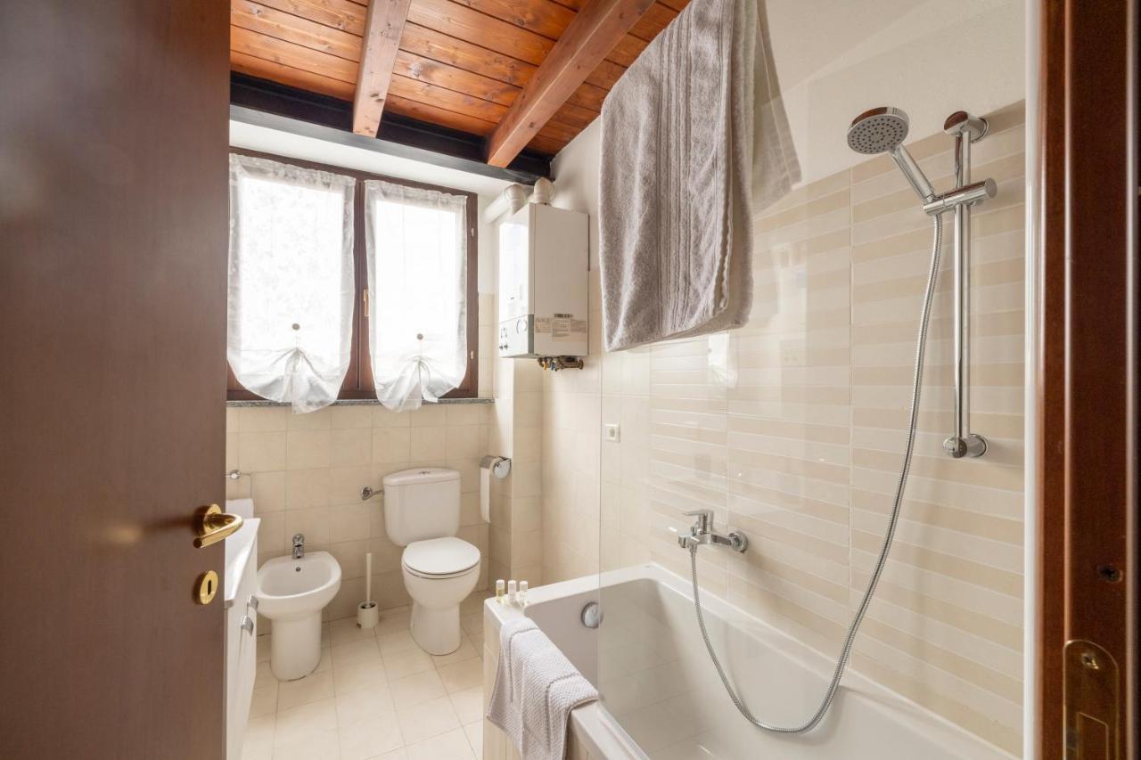 Apartamento 10' Da Malpensa & 1' Dalla Stazione TreniShuttle Somma Lombardo Exterior foto