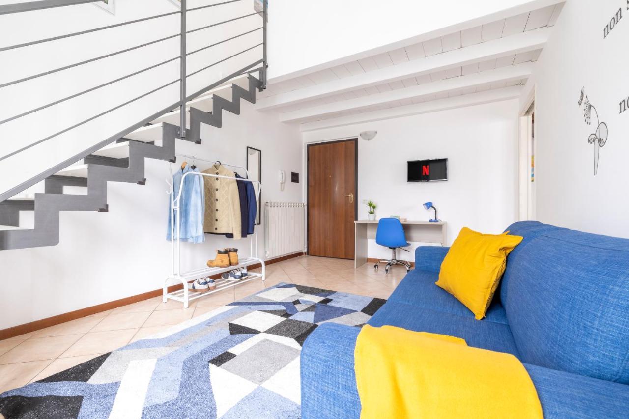Apartamento 10' Da Malpensa & 1' Dalla Stazione TreniShuttle Somma Lombardo Exterior foto